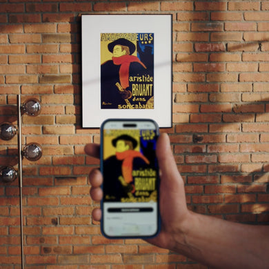 Smartphone app syncing artwork to InkPoster
